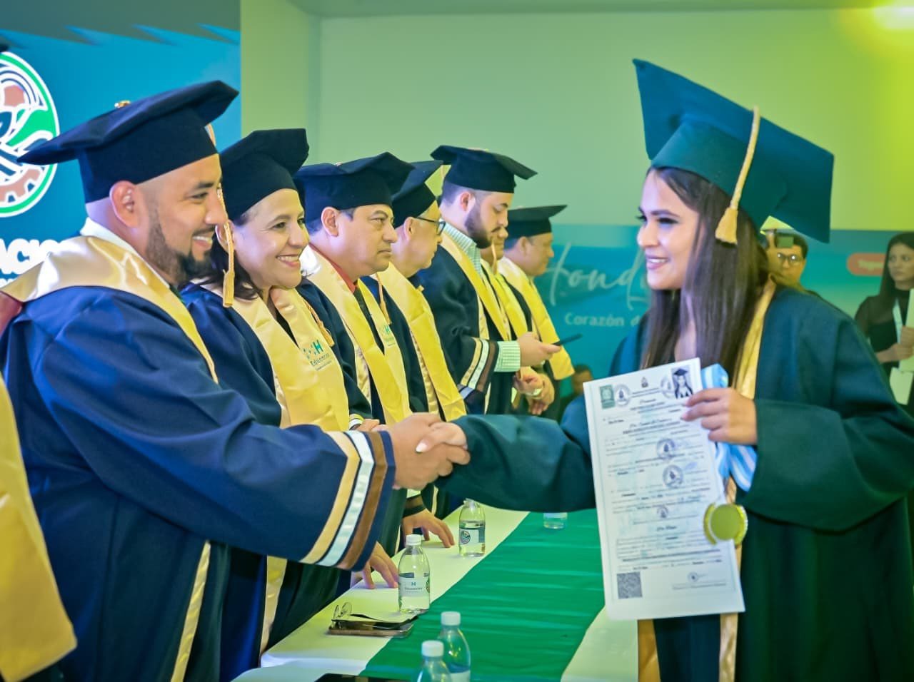 Gobierno de Xiomara Castro celebra histórica graduación unificada de Escuelas Agrícolas